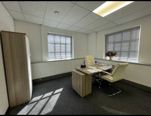 213M² OFFICE TO LET IN BRYANSTON